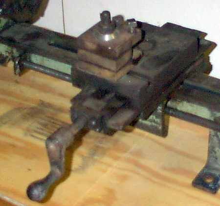 Lathe cross slide on saddle